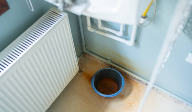Best Water damage restoration services  in Cloverdale, CA